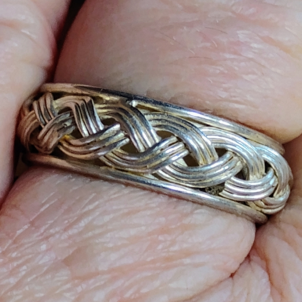 NWT,-HANDSOME, BRAIDED STERLING SILVER MEN'S RING. SIZE 10